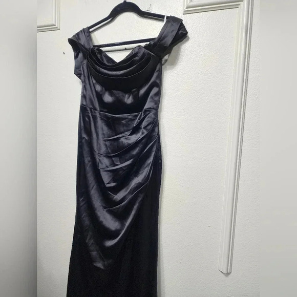 Lulus Stunning Arrival Black Satin Off-The-Shoulder Maxi Dress Wedding Prom - Picture 7 of 9